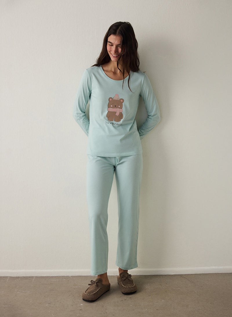 بنتي طقم بيجامة بأكمام طويلة وياقة دائرية مطبوع عليه شعار - Image 1